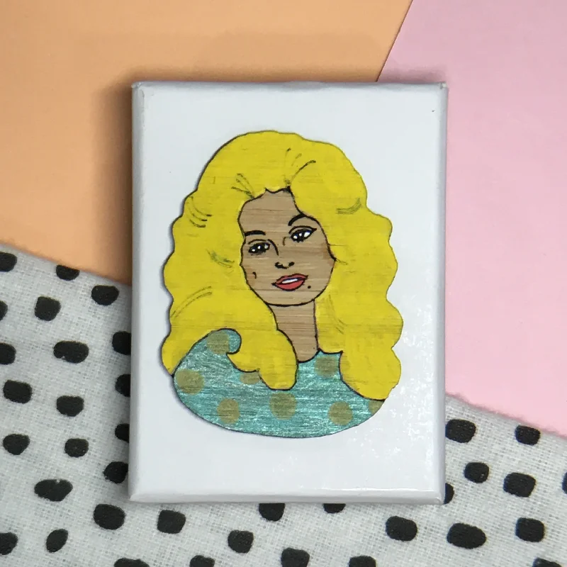 Brooch: Dolly Parton