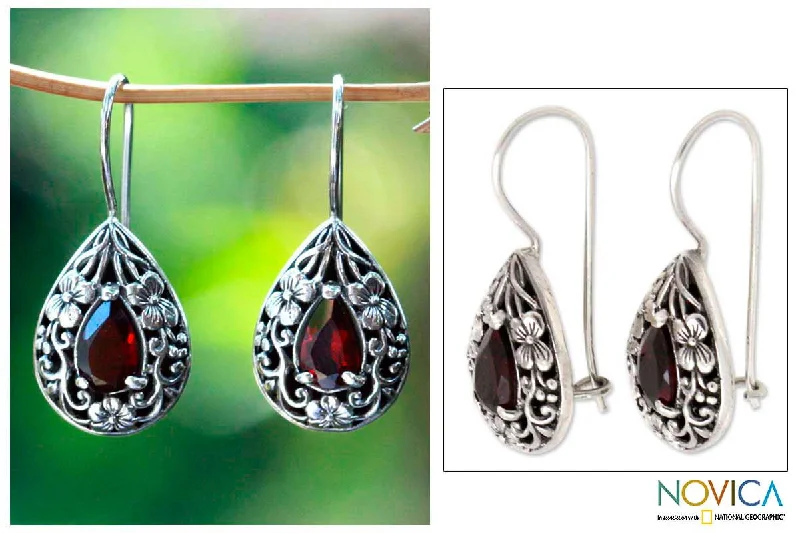 Handmade Sterling Silver 'Lovely Daisies' Garnet Flower Earrings (Indonesia)