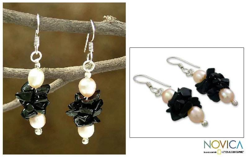 Handmade Sterling Silver 'Midnight Kiss' Pearl Onyx Earrings (5-5.5 mm) (India)