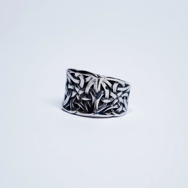 Celtic knot ring