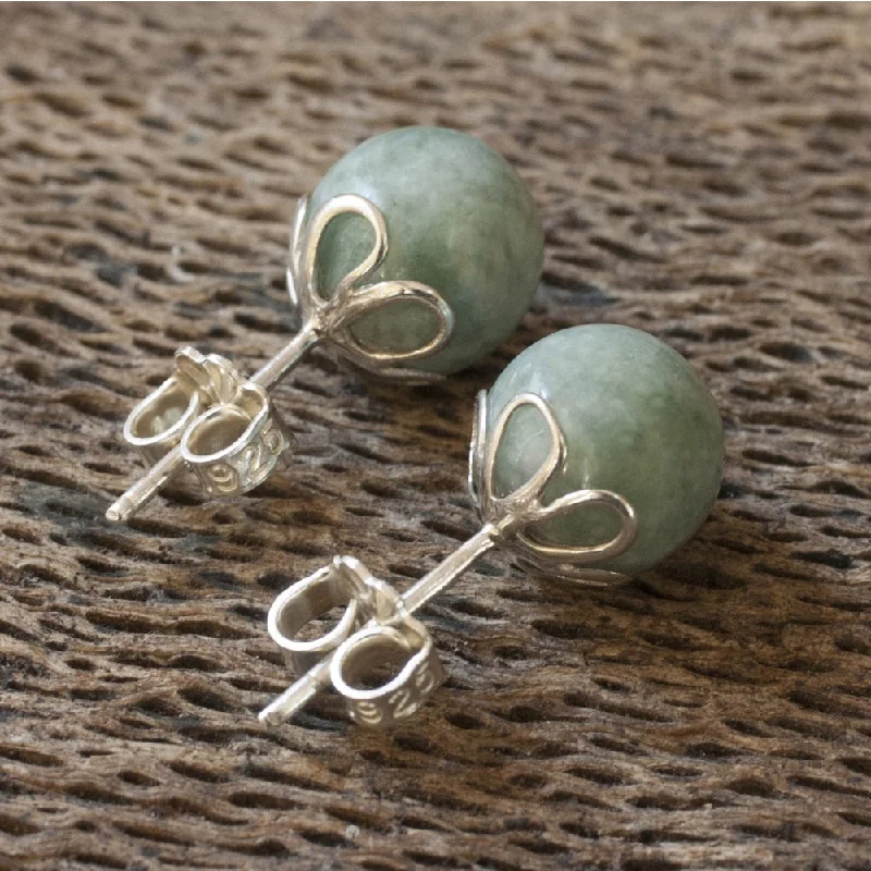 Handmade Sterling Silver 'Demure' Jade Stud Earrings (Guatemala)